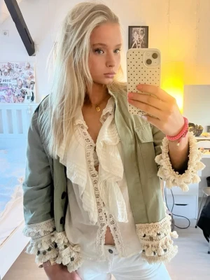 Zara jacka  - Ljusgrön Zara jacka, passar inte mej så säljer! 