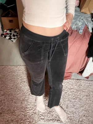 Juicy Couture  - Svarta Juicy byxor i bra skick. Är ej använda