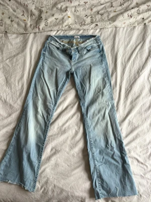 No waist jeans - Säljer mina no waist jeans från Nelly då dom är lite för stora för mig och jag är en S, använt fåtal gånger