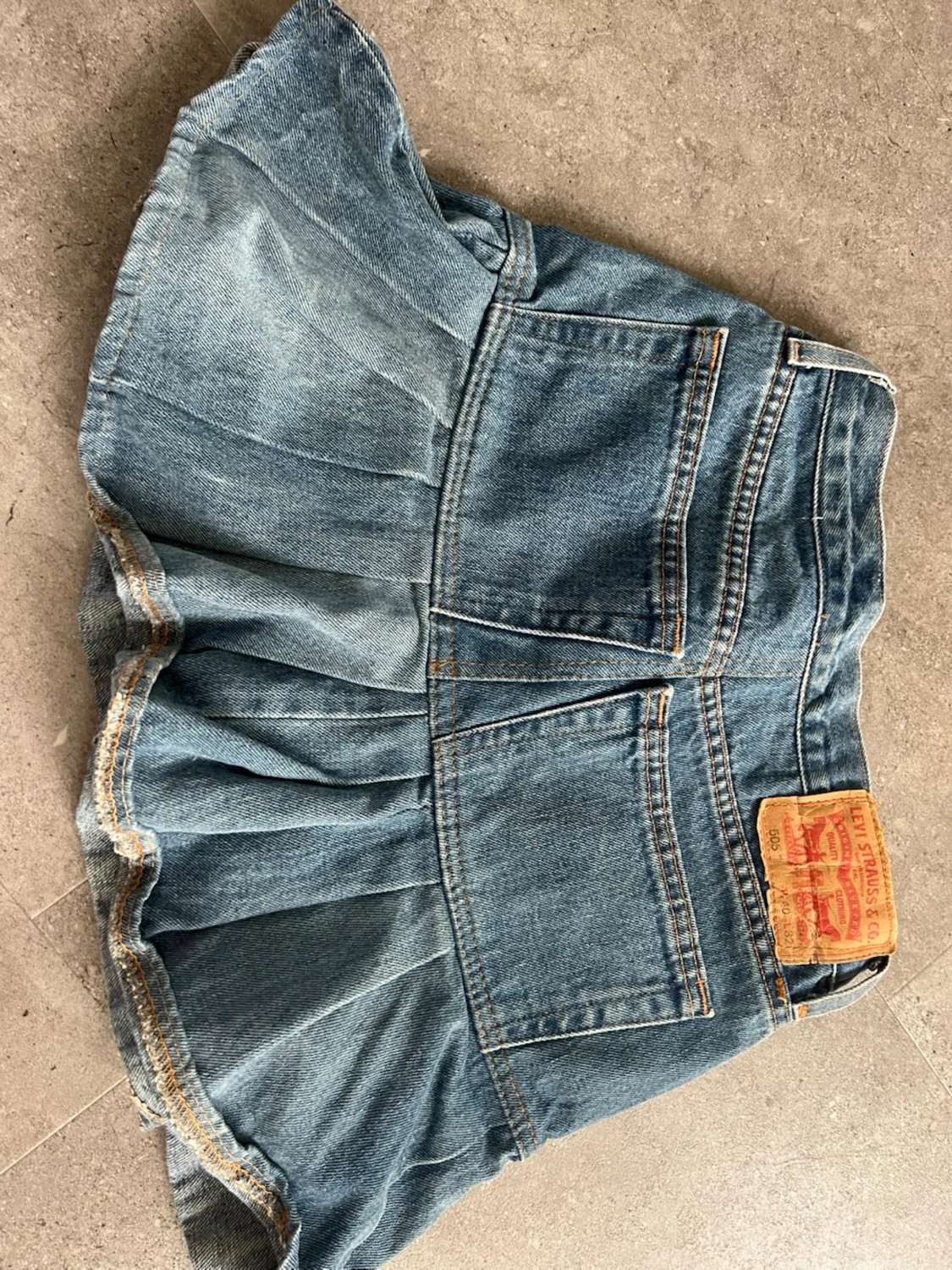 Kort jeanskjol med volangkant - 2