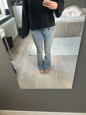 Ljusblå joey true religion jeans - Säljer mina true religion jeans som är i joey modellen och i strl 24. De är använda 2 gånger då jag inte känner att de var för just mig. Jag är 168 och de är perfekta för mig i både längd och storlek!