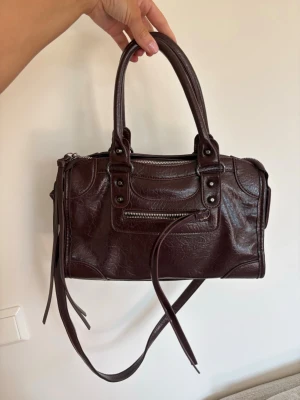 Vintage väska  - Jättefin och rymlig väska som jag har köpt i en vintage butik!! 