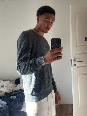 RILEY sweatshirt  - Skön sweatshirt i storlek L || Helt oskad och inte heller förminskad || Passar perfekt till posh stil.