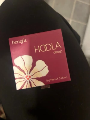 Hoola bronzer  - Färgen deep inte använd helt ny !!