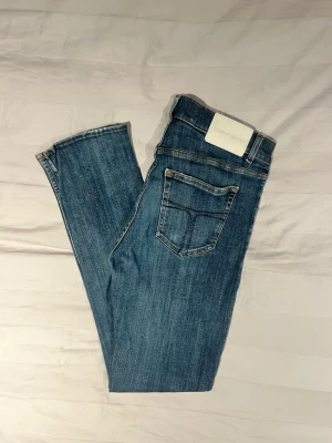 Tiger off Sweden jeans  - Snygga blå jeans från Tiger of Sweden! Modellen är Leon! Storlek 32/34! bra skick! Märke Tiger off Sweden! Pris 599! Kontakta om frågor! 