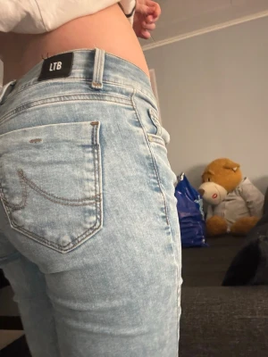 Bootcut jeans från LTB - Supersnygga ljusblå bootcut jeans från LTB i storlek 24/34 som ej kommer till användning💕