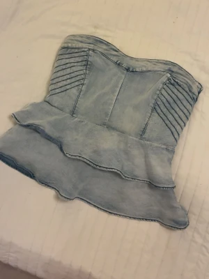 volang tub topp - volang tub topp i jeans matrial med dragkedja, använd få gånger