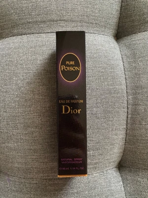 Dior Pure Poison Eau de Parfum 33ml - Dior Pure Poison Eau de Parfum 33ml. köpt här på plick men jag va ej nöjd. 