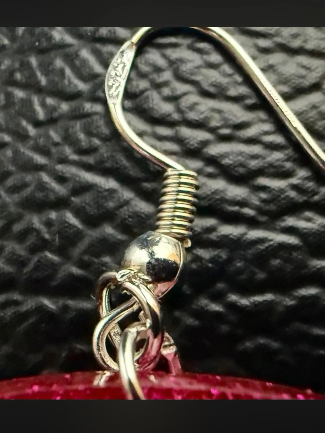 Nya Glittriga Rosa Feministiska Örhängen - Kvinnotecken Stl XL - Akryl Lätta att Bära - Stora Statementörhängen - 925 Silverkrokar -  Nypris 360 kr - 1