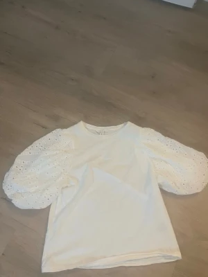 Blus - Mycket fin inte alls nästan änvänd!! Helt som ny nästan😙🌟