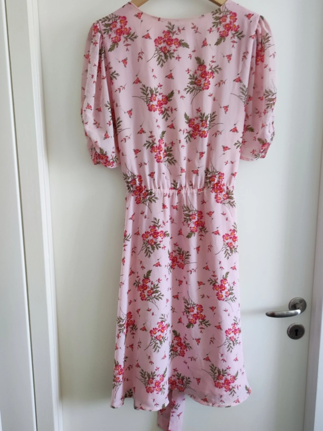Ljusrosa blommig klänning - 2