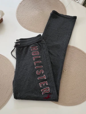 Hollister byxor  - Frakt 24h. 