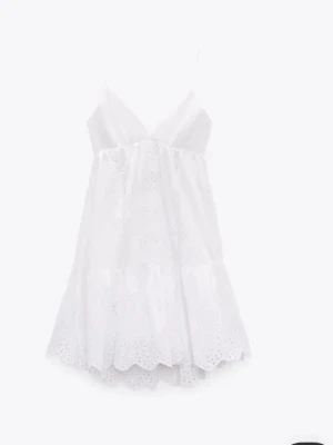 Zara sommarklänning - Vit sommarklänning med broderier🤍