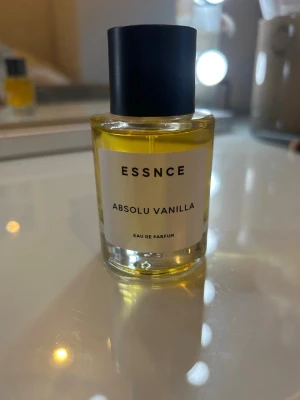 ESSNCE Absolu Vanilla parfym - Säljer en ESSNCE parfym med doften Absolu Vanilla. Bara använd en gång 🌸💞🌷
