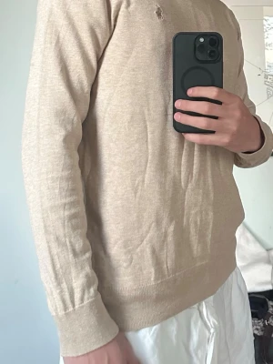 Beige RL långärmad tröja - Bra skick, Strlk M, 699kr. Skriv vid funderingar, pris går att diskutera 