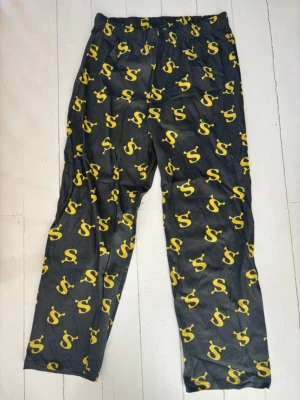 Pyjamasbyxor shrek - Storlek S pyjamasbyxor med shrek motiv