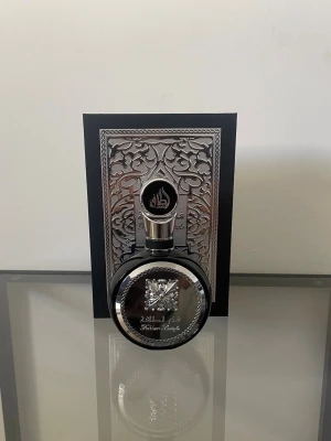 Lattafa Fakhar 95/100 ml  - Säljer denna härliga doft då jag har för mycket parfymer. 