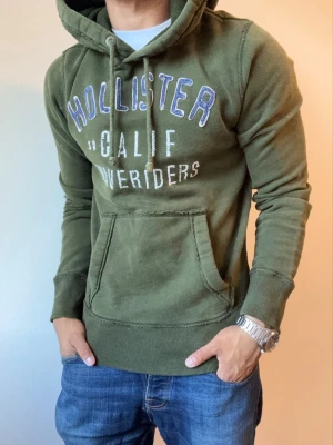 Vintage Hollister Hoodie - Riktigt Snygg Hollister Hoodie i Storlek XS| Mycket bra skick | Modell 175cm, 69kg | 