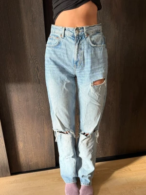 Gina tricot Tall jeans EU 36  - Säljer dessa snygga högmidjade jeans från Gina Tricot. De är i tall modellen och är perfekt längd för mig som är 180.