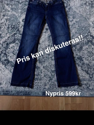 No waist jeans från Nelly - Säljer dessa jätte fina bekväma no waist jeans från Nelly som är använda 2 gånger. De säljs på grund av att de blivit för stora. 