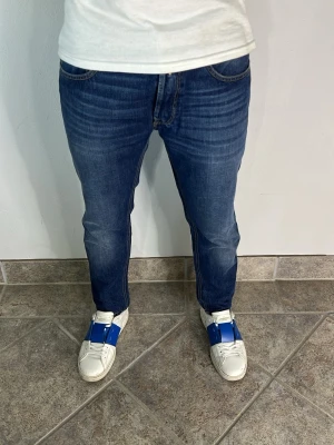 Replay Grover Jeans  - CONDITION — 9/10 Excellent condition.  Light signs of wear.     SIZE — 32 Model is 170 cm, 67kg  MEASUREMENTS (CM) (Please refer to the last photo for measurement guide)  A — 41 cm  B — 89 cm  C — 16 cm