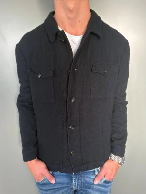 Stickad Overshirt - Storlek: S | Skick: 9/10 | Nypris: Ca 2699kr