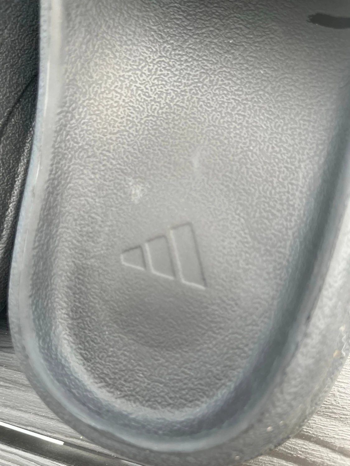 Svarta tofflor i skum från Adidas - 2