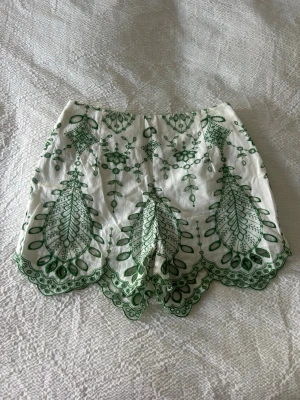 Zara Shorts  - Jättefina shorts från Zara, storlek XS💕