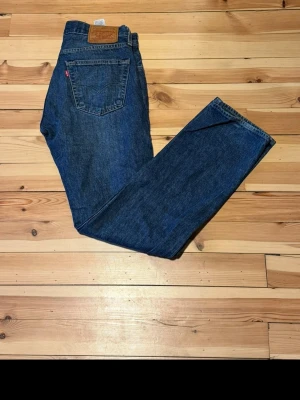 Levi's 501 - Blåa Levis 501or som använts 2 gånger, alltså som nya. Säljer då de inte kommer till användning. Storlek w30 L32. Hör av dig för fler frågor eller bilder🙌🏼