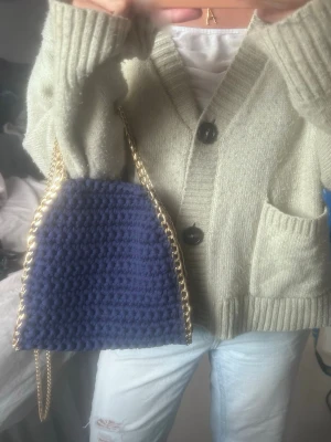 Väska - Super gullig fin handvirkad väska som är marinblå!💙 