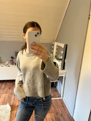 Stickad tröja från gina💜 - Säljer denna tröjan, den är från gina tricot och är i storlek 158-164 (s/xs)