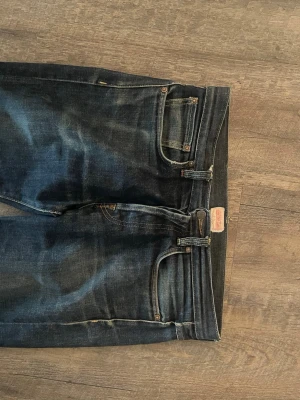 Denim demon jeans, selvadge  - Sjukt feta selvadge jeans ifrån denim demon. Använt dessa jeans i runt 8 månader nu och har tvättats 2 gånger. Skriv om du har funderingar! 