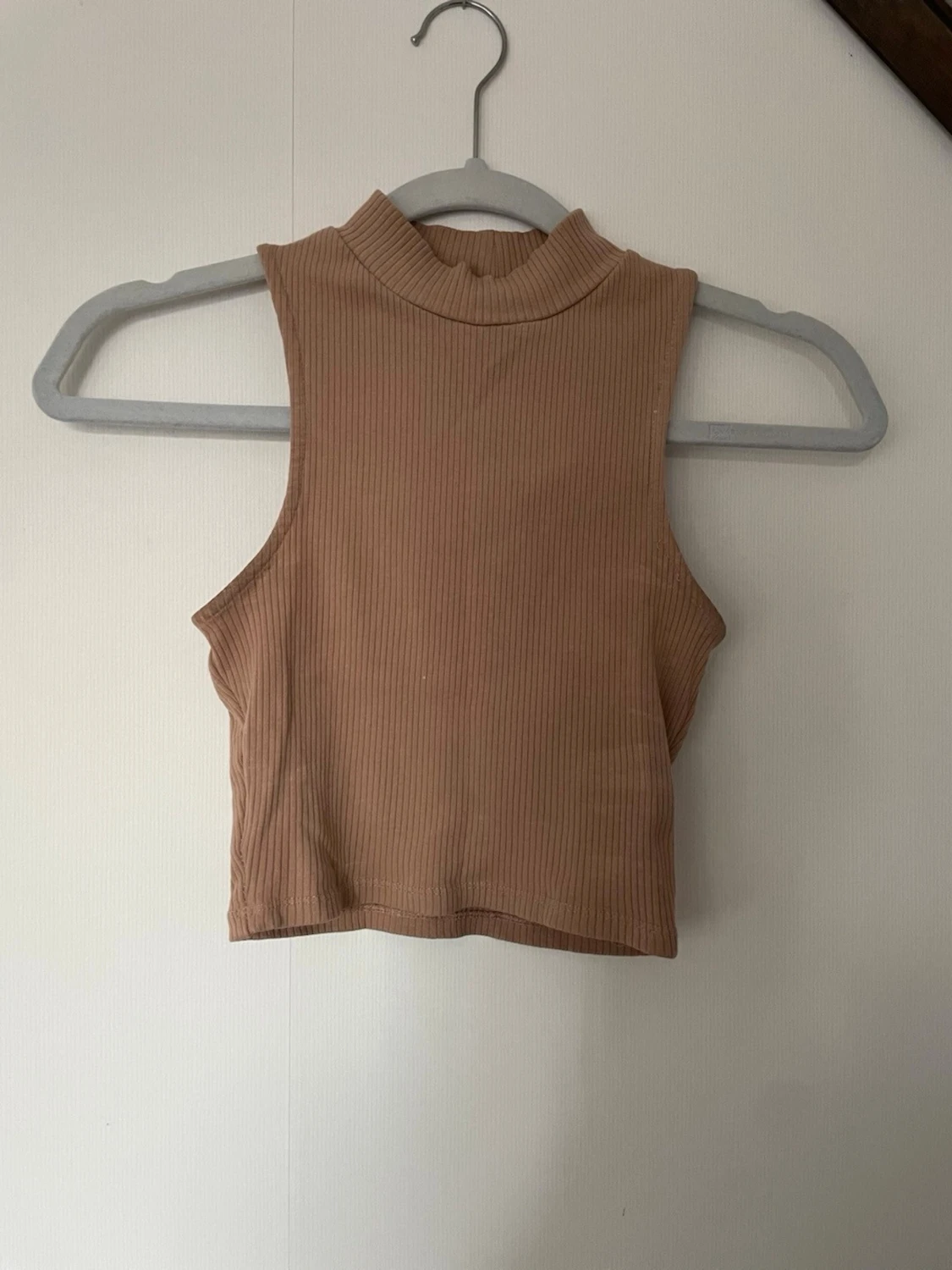 Beige/rosa ribbad croppad linnetopp
