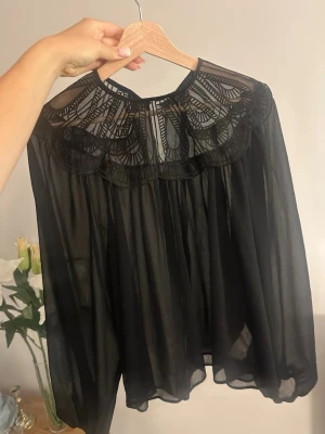 Fest blus från Zara  - Lite transparent blus från Zara! 😍