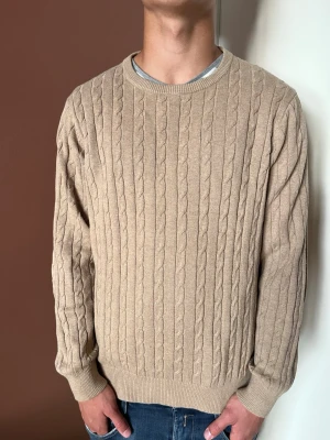 Kabelstickad Bondelid Beige tjocktröja - Skick 9/10                                                                             Storlek: M                                                                              Märke: Bondelid