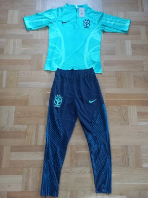 Nike x brazil tracksuit - Säljer en oanvänd brazil nike tracksuit som är i perfekt kondition 