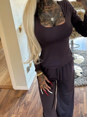 Matchande set  - Brun/lila set från SOC, endast använd vid ett tillfälle, ord pris 498:- 💋 ▪️ TikTok - Ginise 