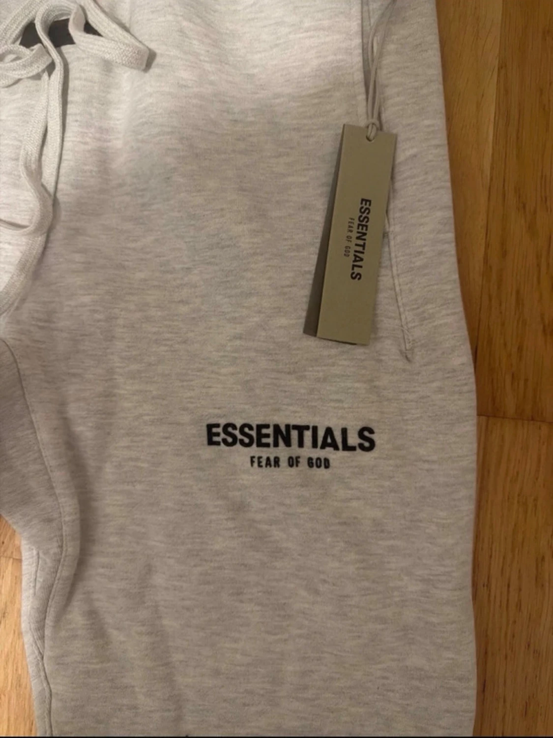 Gråa Essentials mjukisbyxor - 1