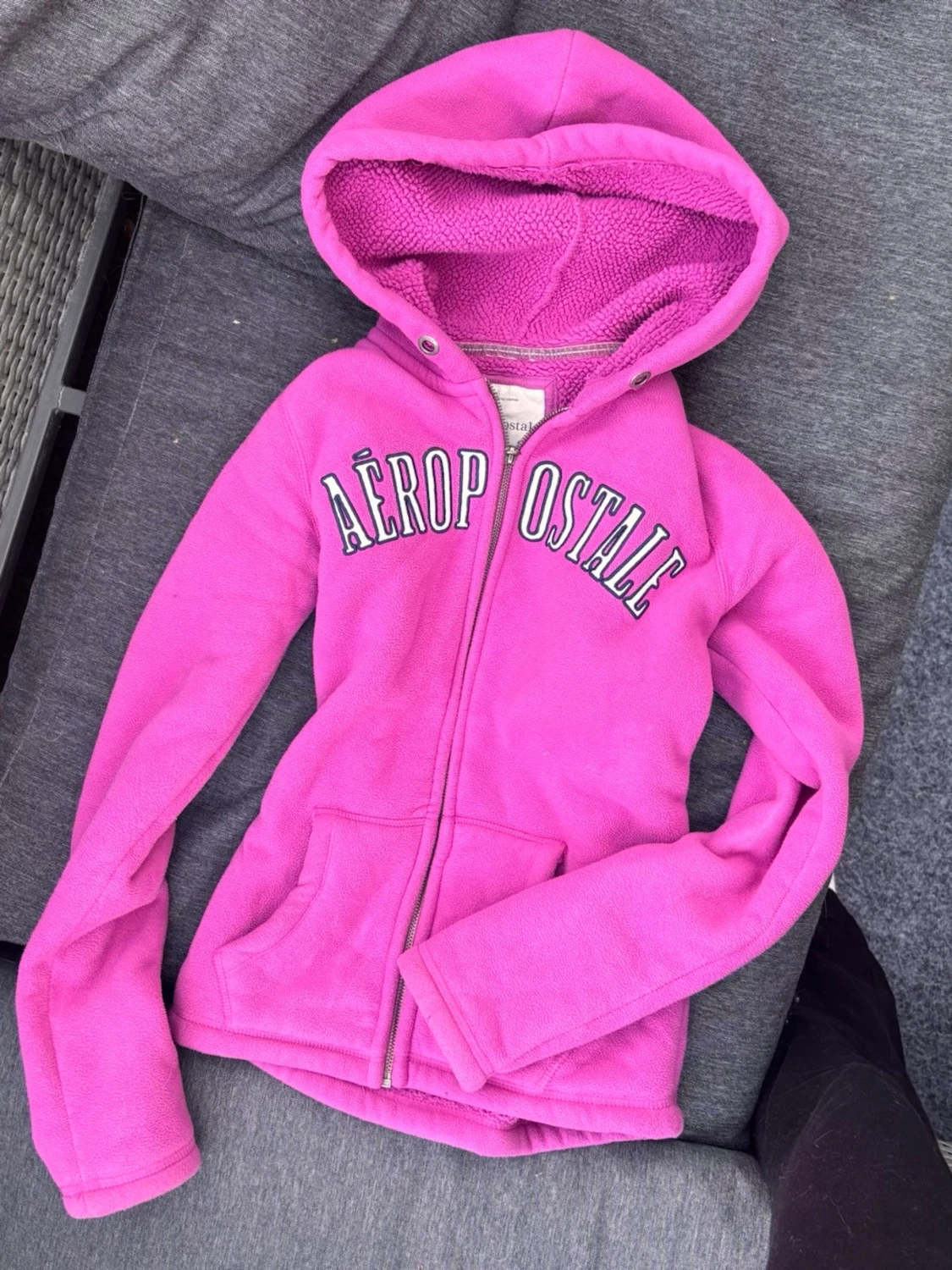 Rosa Aeropostale zip - 1