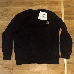 Svart moncler sweater - Helt ny oanvänt svart moncler tröja storlek L
