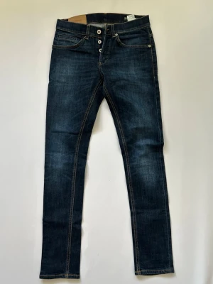 Dondup jeans - Dondup jeans modell George, storlek 30. Skriv för mått!