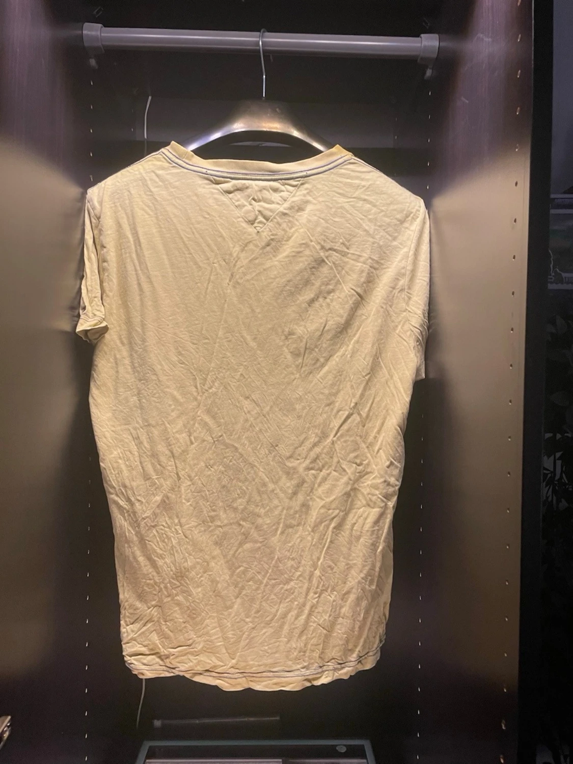 Beige t-shirt med blått tryck - 1