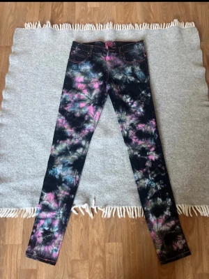Tripp jeans  - Tripp jeans trendig, vet inte vilken storlek men tror S eller XS 