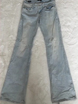Bootcut jeans ltb - Bootcut jeans från ltb. Otroligt fina. Defekt på sista bilden🤗