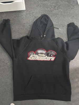 Trapstar hoodie  - Trapstar hoodie helt ny knappt använd storlek M men passar mer som S. Priset kan diskuteras