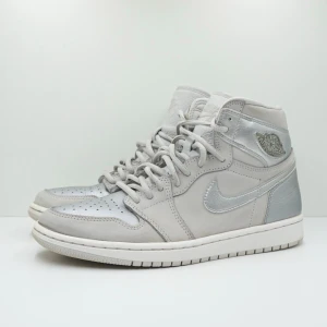 Jordan 1 Retro High CO.JP Neutral Grey (2020, EU 41 - Jordan 1 Retro High CO.JP Neutral Grey (2020), EU 41, Kommer med låda. Kommer vara med på vår Plick Live den 30e augusti kl 19.00
