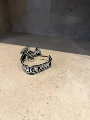 Armband  - Sprillans nytt armband! Hållbar och snygg investering, vid minsta fundering så är det bara att hojta🌟✔️