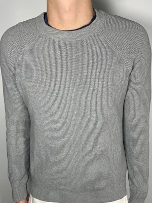 Stickad tröja  - 👕 Plagg: stickad tröja                                                                 📏 Storlek: S                                                                                                           ✨ Skick: Fint skick                                                      💬 Vid frågor är det bara att skriva!                                                                                          🛍️ Gramenti