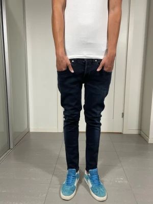 Dondup George Jeans  - Säljer dessa Dondup George Jeans. Mått ca 36 o 96 cm. Moddelen är 183 o väger 68 kg, skriv för fler bilder/frågor🙌🏼