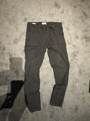 Linnebyxor  - Svarta linnebyxor från Jack n Jones 